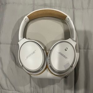Bose headphones- like new never used without box